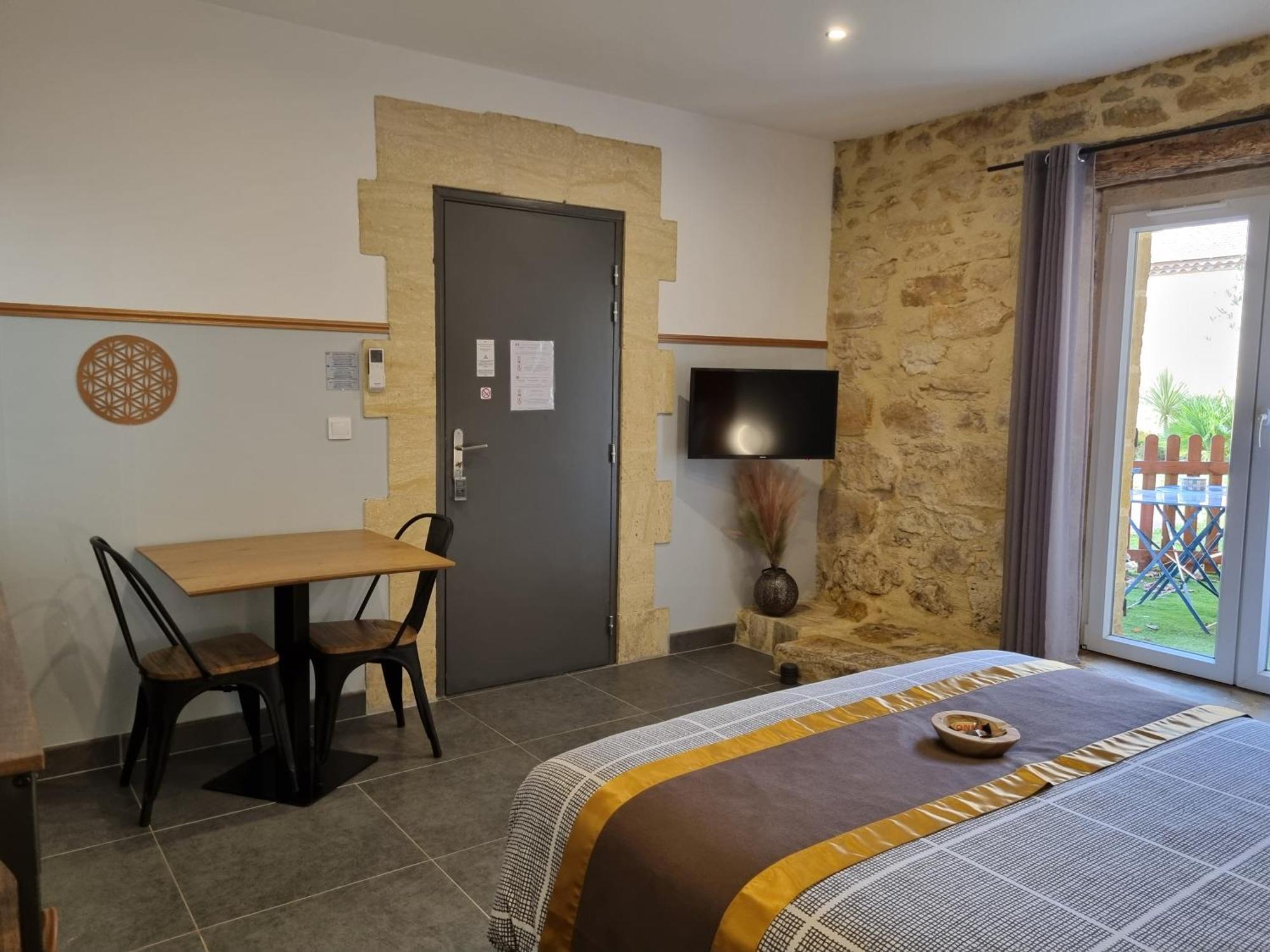 Le Clos De La Caneda Bed & Breakfast *